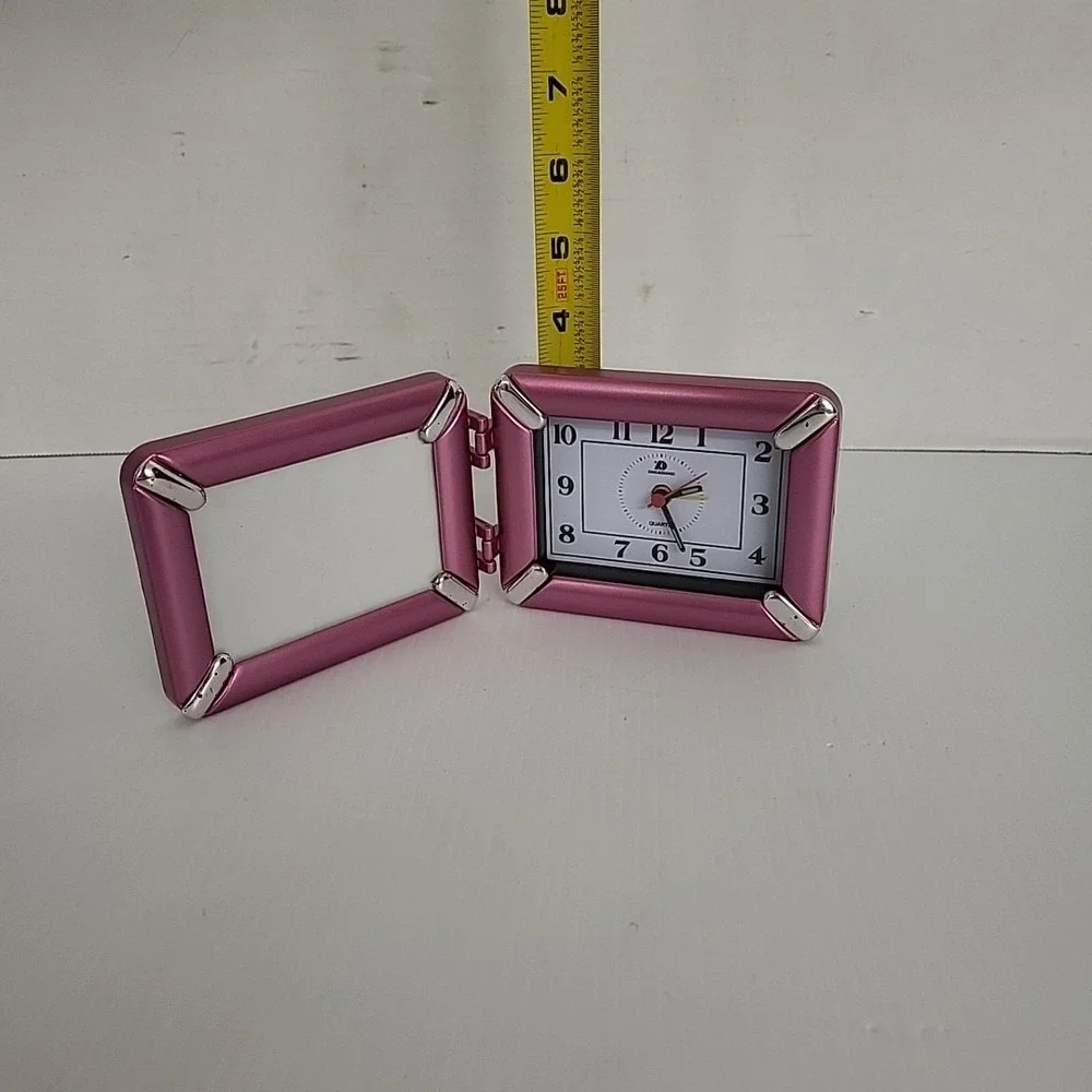 Clock‎ with picture frame pink